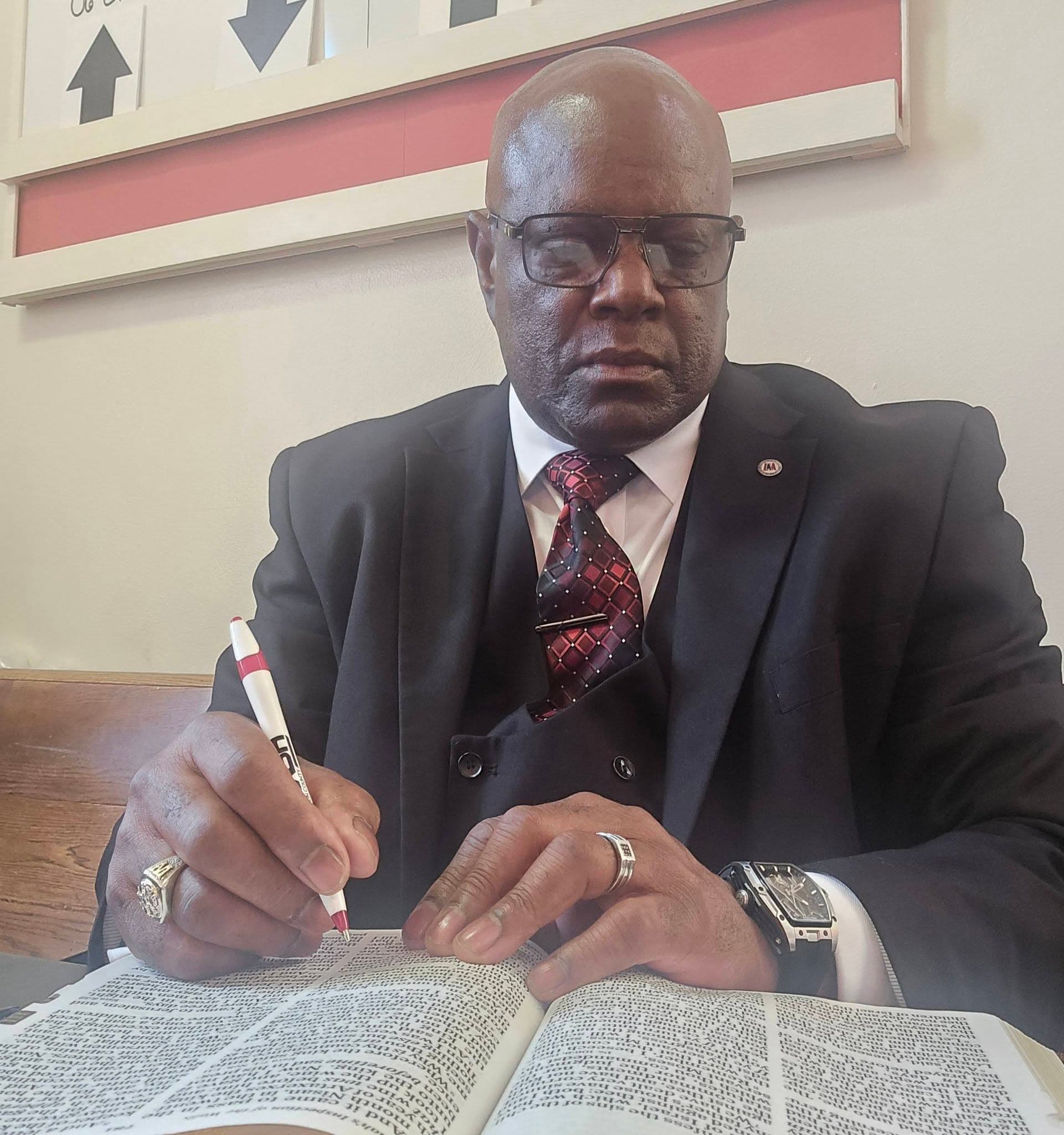 Darrell McCutchen studying the Bible